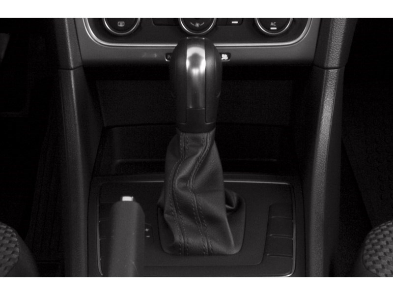 2013 Volkswagen Passat 2.5L Trendline (M5) Exterior Shot 9