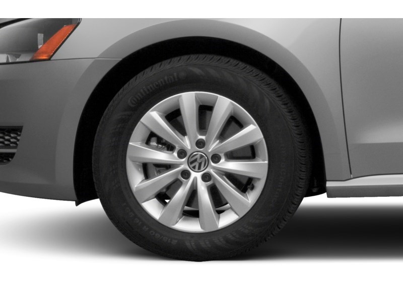 2013 Volkswagen Passat 2.5L Trendline (M5) Exterior Shot 5