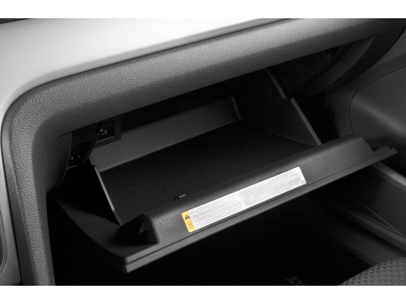 2013 Volkswagen Passat 2.5L Trendline (M5) Interior Shot 3