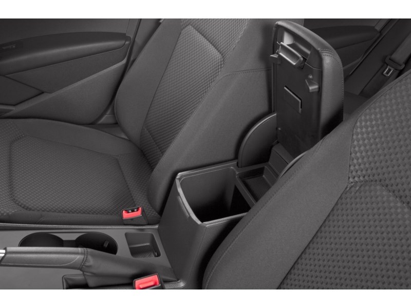 2013 Volkswagen Passat 2.5L Trendline (M5) Exterior Shot 10