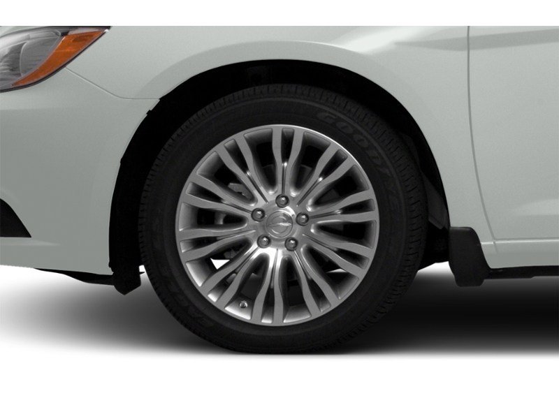 2014 Chrysler 200 LX Exterior Shot 5