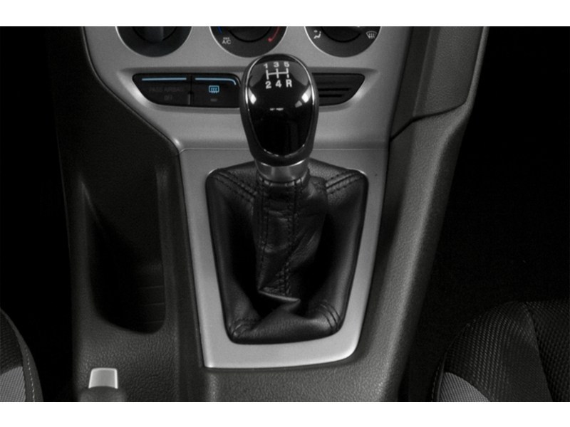 2014 Ford Focus SE Exterior Shot 9