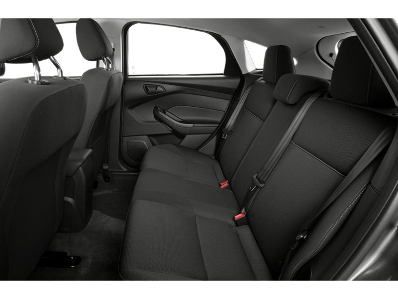 2014 Ford Focus SE Interior Shot 6