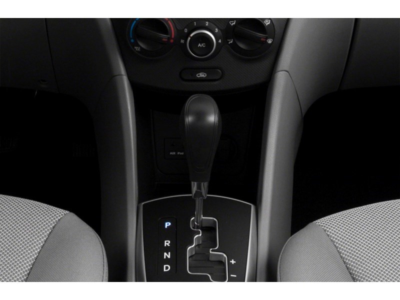 2014 Hyundai Accent GL (A6) Exterior Shot 9