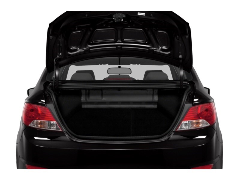 2014 Hyundai Accent GL (A6) Exterior Shot 4