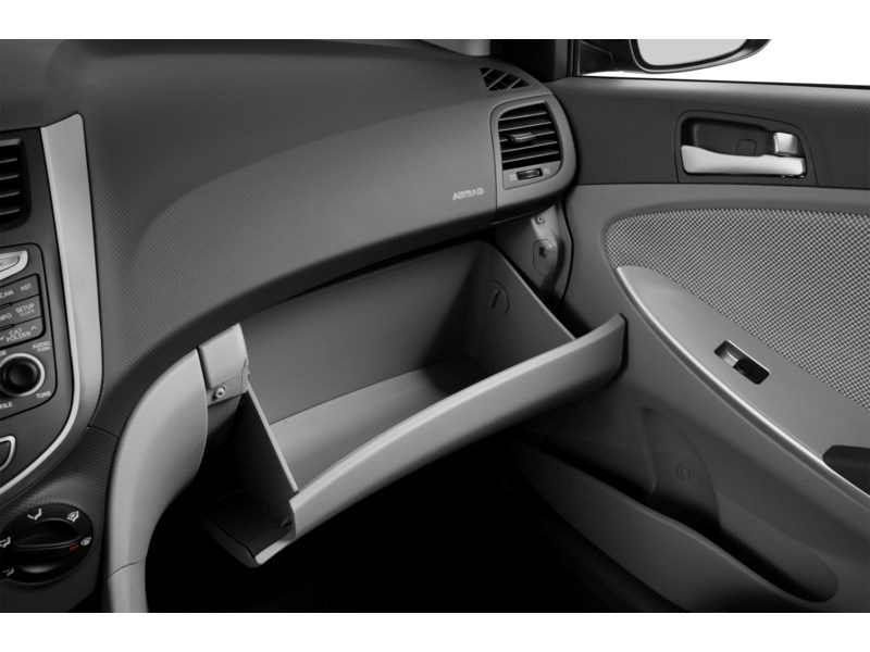 2014 Hyundai Accent GL (A6) Interior Shot 3