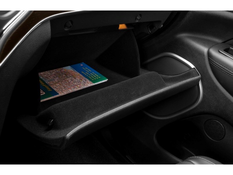 2016 Jeep Grand Cherokee Summit Interior Shot 4