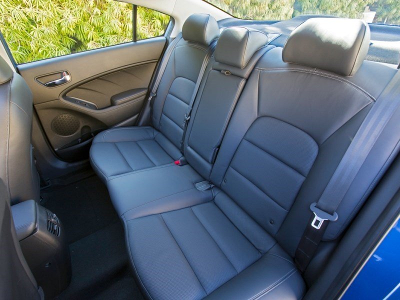 2015 Kia Forte 1.8L LX (M6) OEM Shot 6