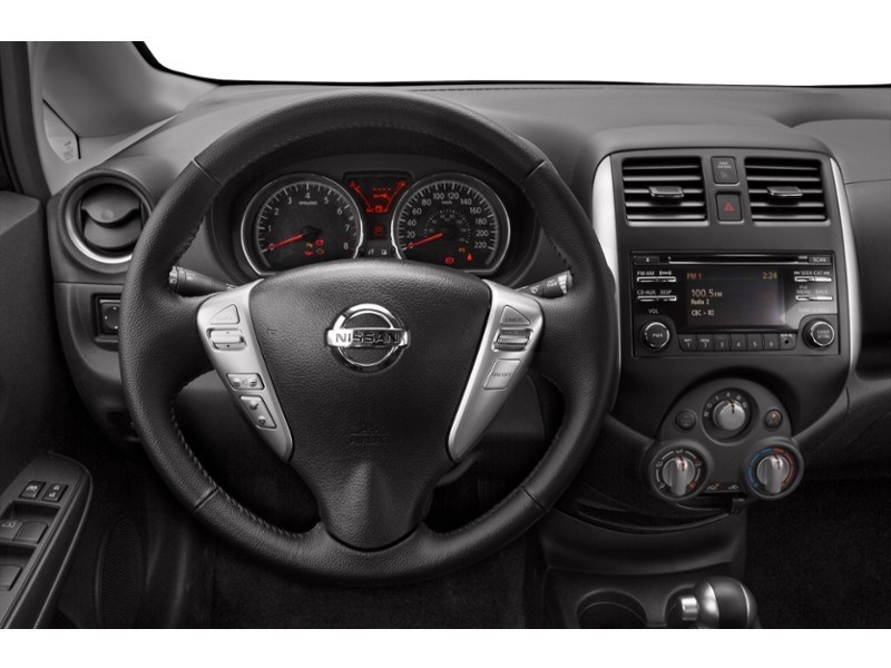 2014 Nissan Versa Note 1.6 SL (CVT) Interior Shot 3