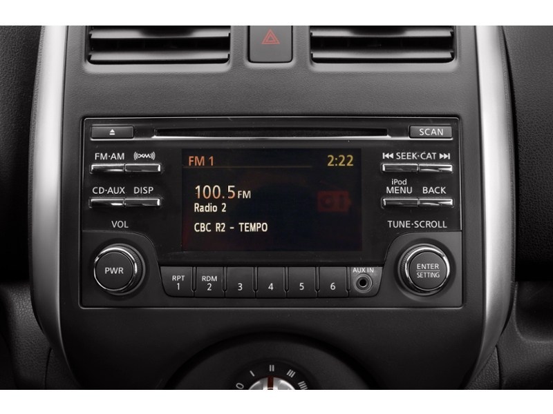 2014 Nissan Versa Note 1.6 SL (CVT) Interior Shot 2