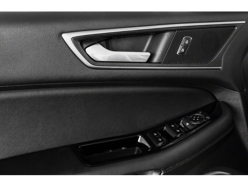 2017 Ford Edge Titanium Exterior Shot 15