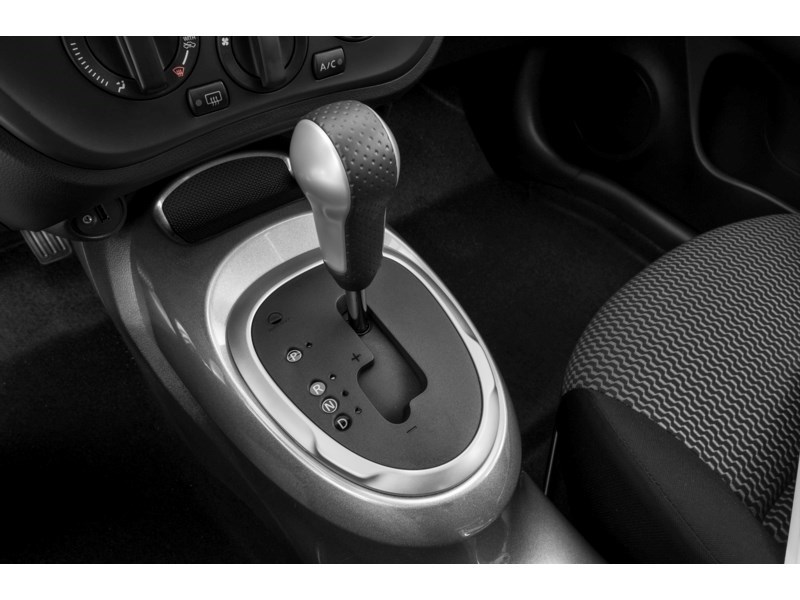 2015 Nissan Juke SV (CVT) Exterior Shot 12