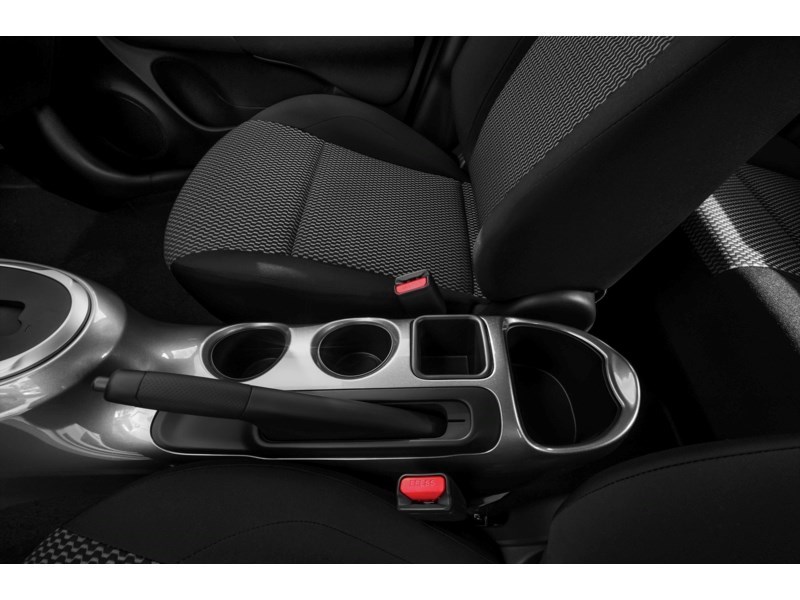 2015 Nissan Juke SV (CVT) Interior Shot 8