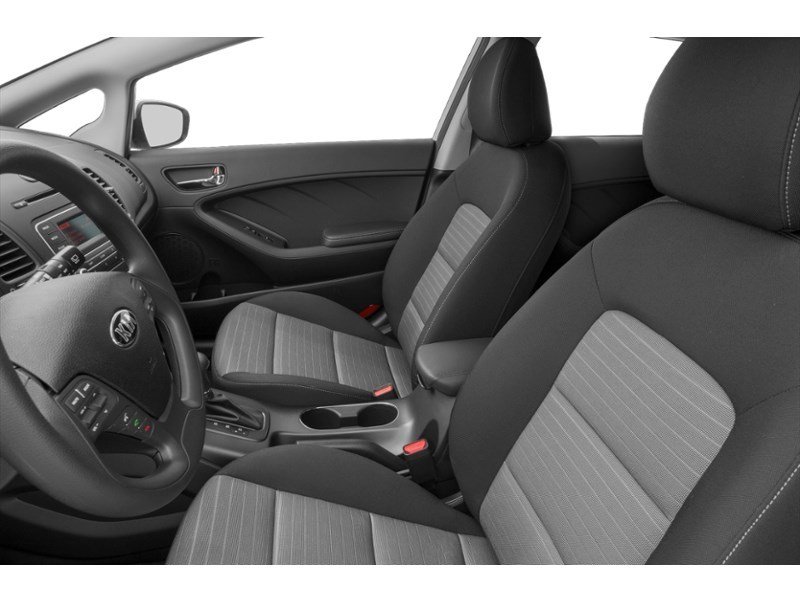 2016 Kia Forte 2.0L LX+ (A6) Interior Shot 4