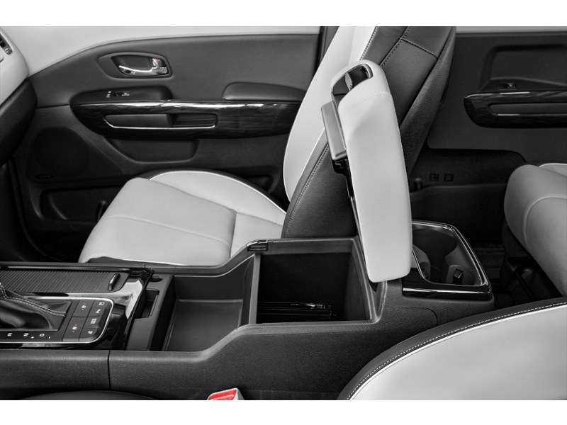 2015 Kia Sedona SXL Interior Shot 7