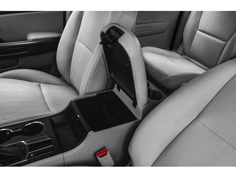 2019 Kia Sedona LX+ Interior Shot 7