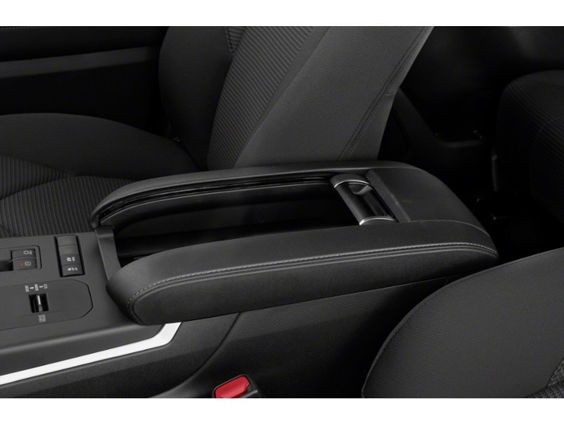2022 Toyota Highlander Hybrid LE Interior Shot 7