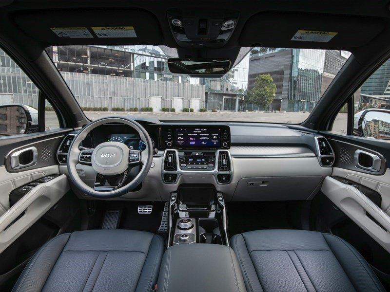 2023 Kia Sorento PHEV SX w/Navy Blue Interior OEM Shot 4