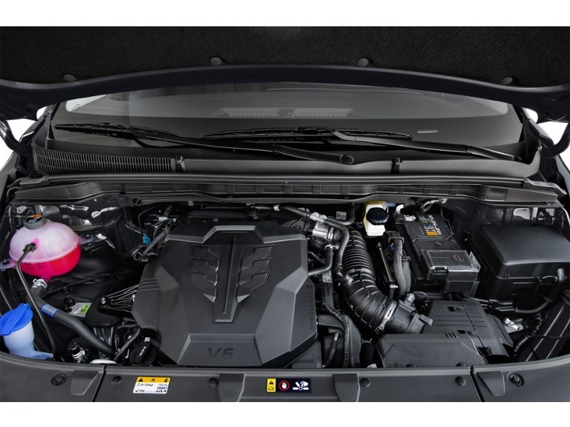 2027 Kia Carnival LX FWD Exterior Shot 3