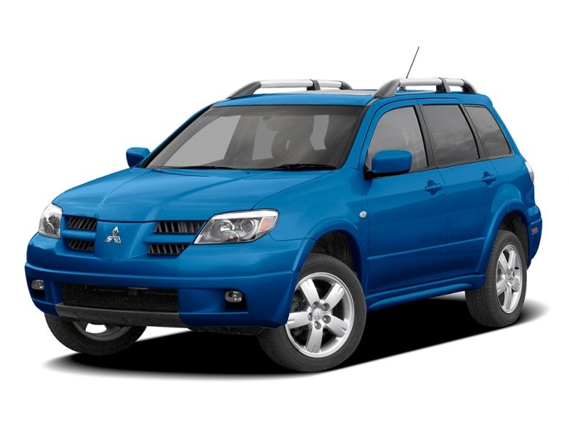 2004 Mitsubishi Outlander LS Pacific Blue  Shot 2