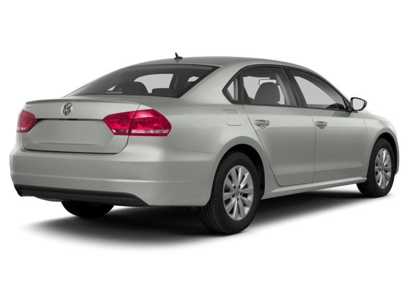 2013 Volkswagen Passat 2.5L Trendline (M5) Reflex Silver Metallic  Shot 14