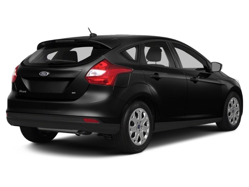 2014 Ford Focus SE Tuxedo Black Metallic  Shot 6