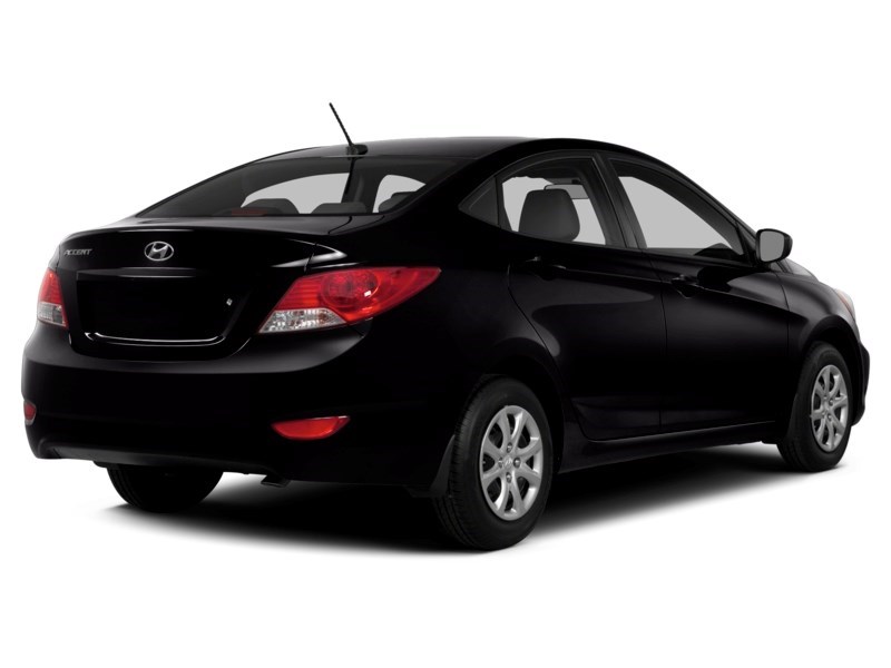 2014 Hyundai Accent GL (A6) Ultra Black Pearl  Shot 6